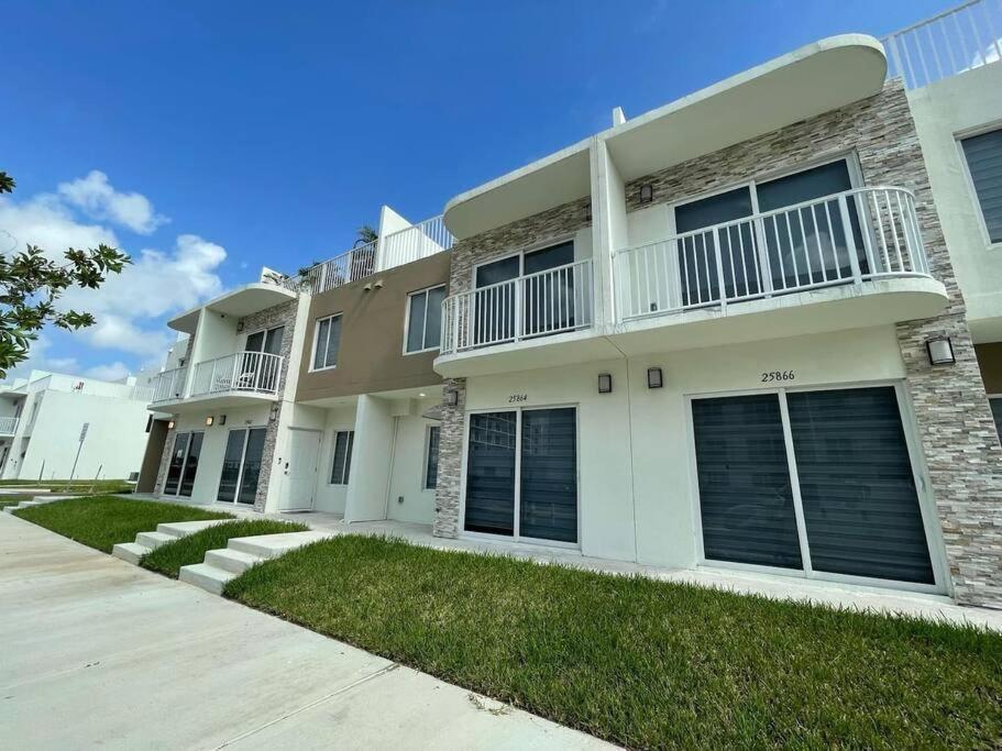 Vacay Spot Experience Luna Sky! 65" Tv Bar, Bbq, Shower Massage Jets, Music, Go To Fl Keys ホームステッド エクステリア 写真