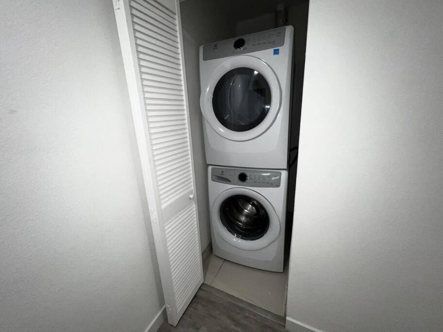 Vacay Spot Experience Luna Sky! 65" Tv Bar, Bbq, Shower Massage Jets, Music, Go To Fl Keys ホームステッド エクステリア 写真