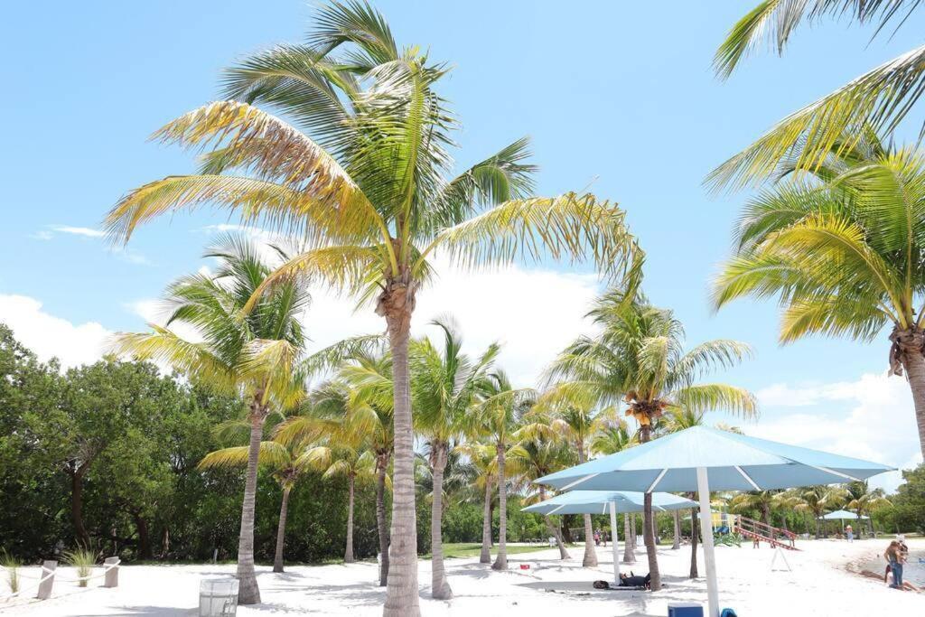 Vacay Spot Experience Luna Sky! 65" Tv Bar, Bbq, Shower Massage Jets, Music, Go To Fl Keys ホームステッド エクステリア 写真
