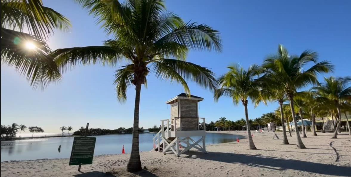 Vacay Spot Experience Luna Sky! 65" Tv Bar, Bbq, Shower Massage Jets, Music, Go To Fl Keys ホームステッド エクステリア 写真