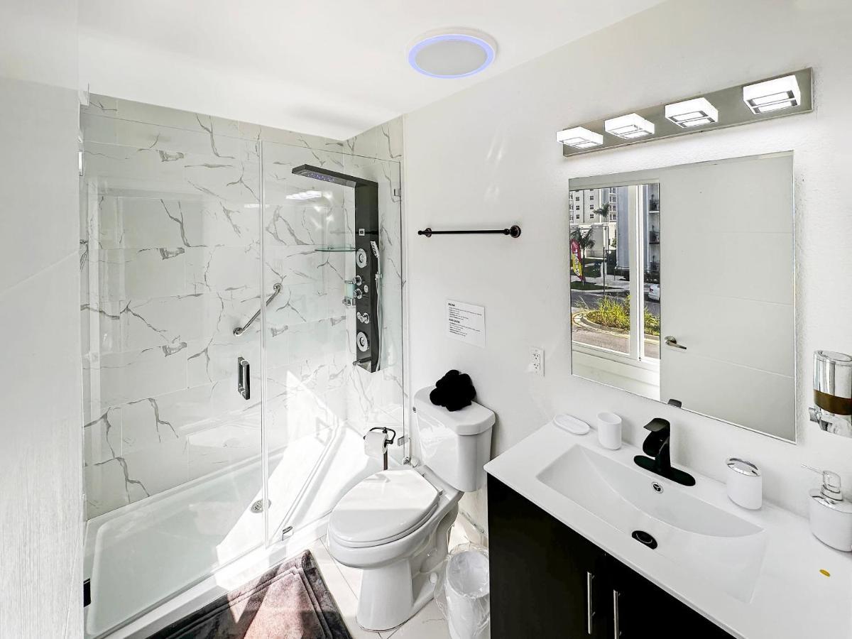 Vacay Spot Experience Luna Sky! 65" Tv Bar, Bbq, Shower Massage Jets, Music, Go To Fl Keys ホームステッド エクステリア 写真