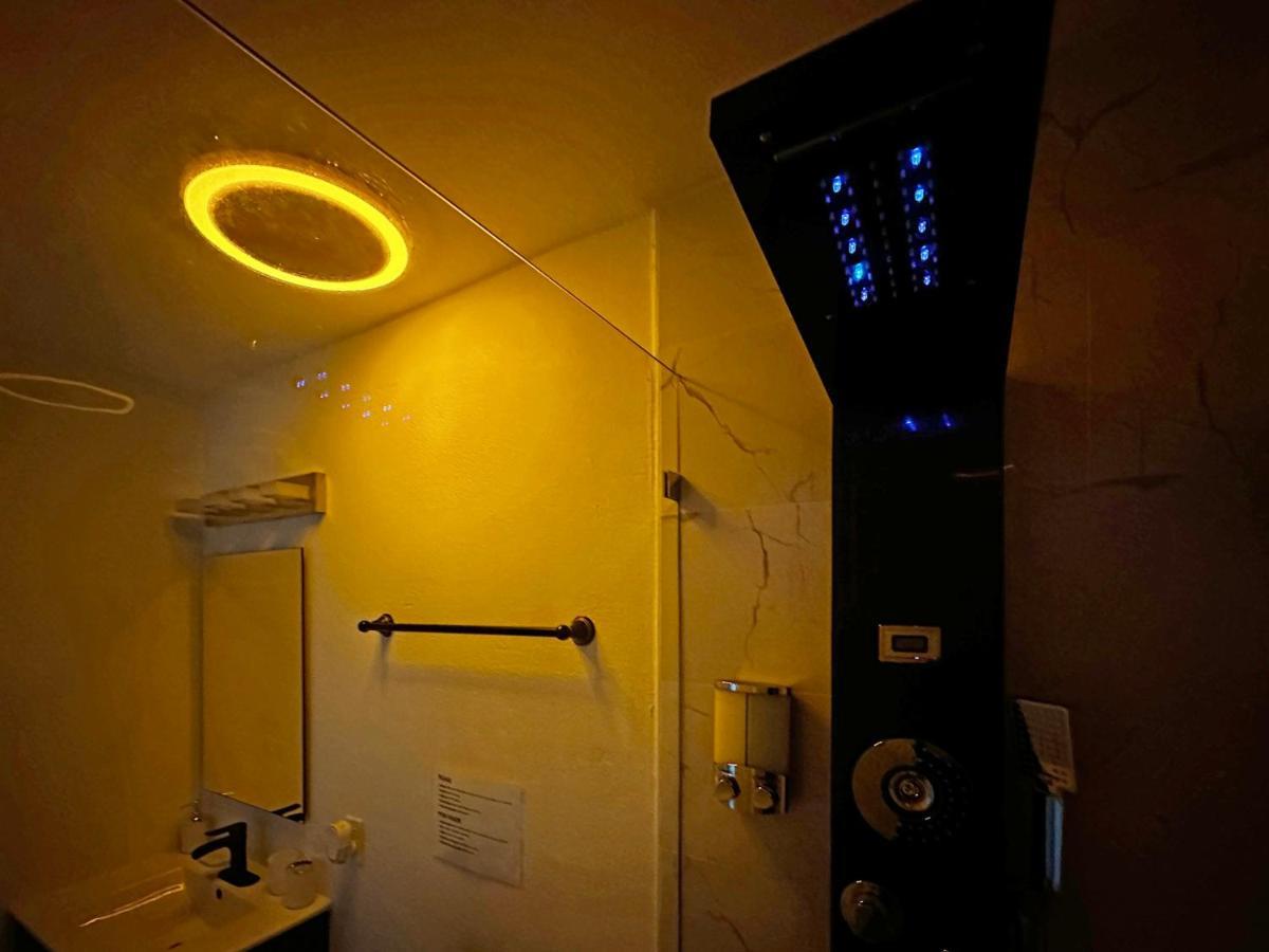 Vacay Spot Experience Luna Sky! 65" Tv Bar, Bbq, Shower Massage Jets, Music, Go To Fl Keys ホームステッド エクステリア 写真