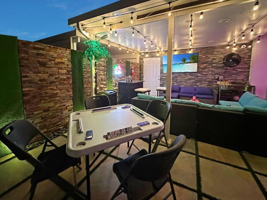 Vacay Spot Experience Luna Sky! 65" Tv Bar, Bbq, Shower Massage Jets, Music, Go To Fl Keys ホームステッド エクステリア 写真
