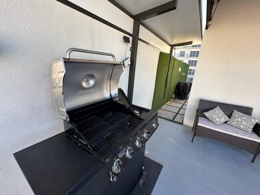 Vacay Spot Experience Luna Sky! 65" Tv Bar, Bbq, Shower Massage Jets, Music, Go To Fl Keys ホームステッド エクステリア 写真