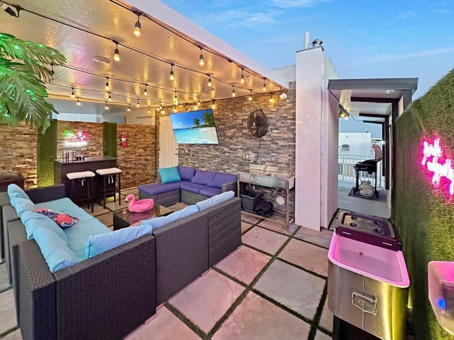 Vacay Spot Experience Luna Sky! 65" Tv Bar, Bbq, Shower Massage Jets, Music, Go To Fl Keys ホームステッド エクステリア 写真